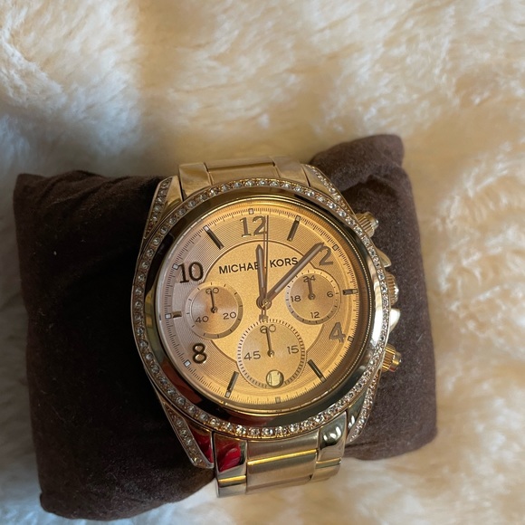 EUC-Michael Kors rose gold watch - Picture 2 of 5